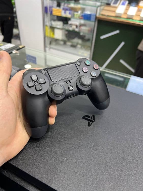 PlayStation4 slim — 1