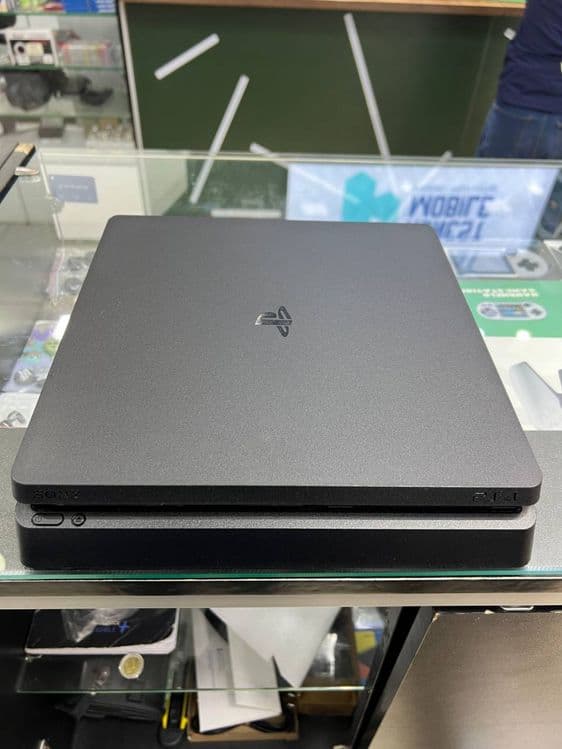 PlayStation4 slim — 2