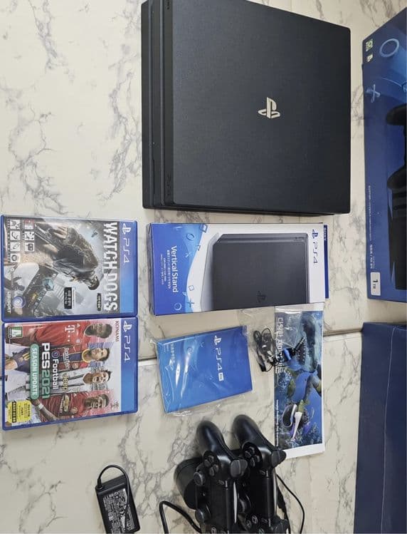 Продаю PS4 pro новый — 1
