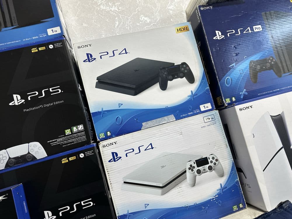 Playstation4 slim 1000g два джестик  и 12-17 игр как на фото — 7
