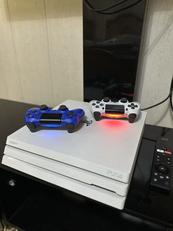 Playstation 4 pro — 1