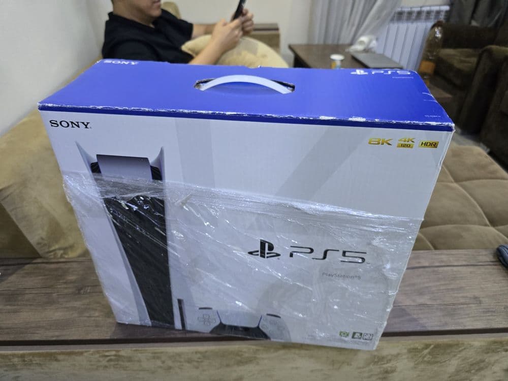 Ps5 с 2 джостиками дискавой — 1