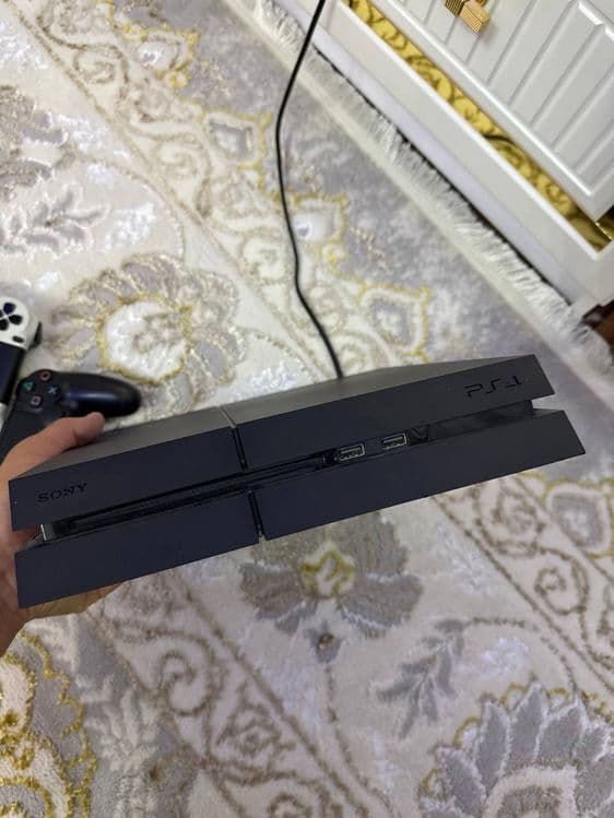 PlayStation 4 /1 terabyte kafolatli — 2
