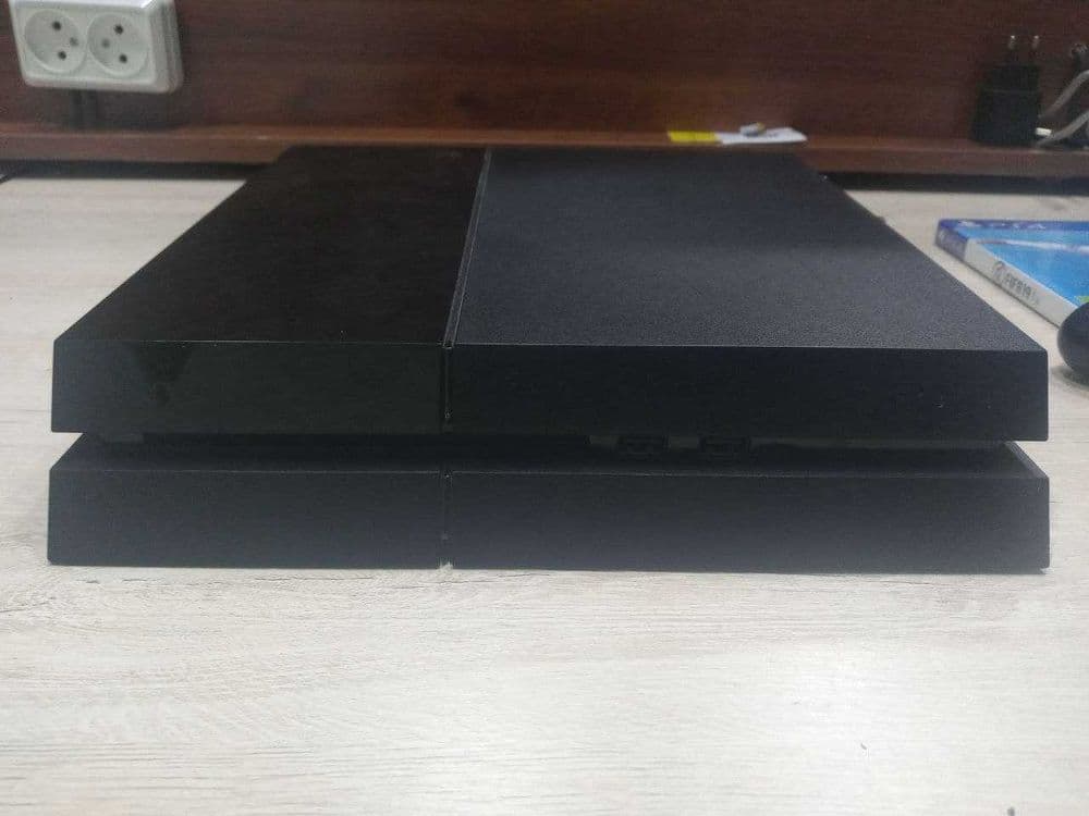 Sony Playstation 4 PS4 — 4