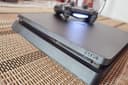 Ps4 slim playstation sotiladi pristavka