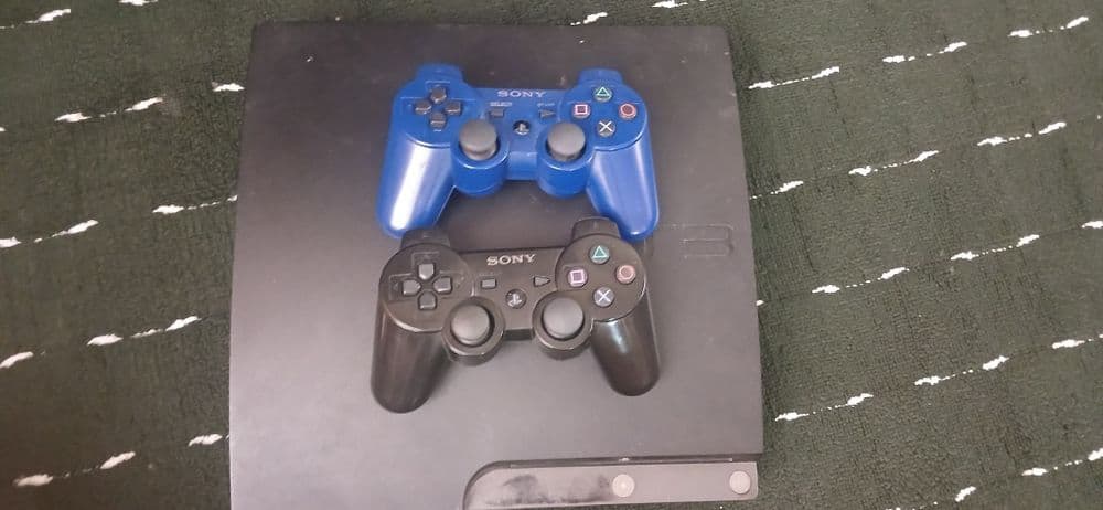 PlayStation 3 slim — 1
