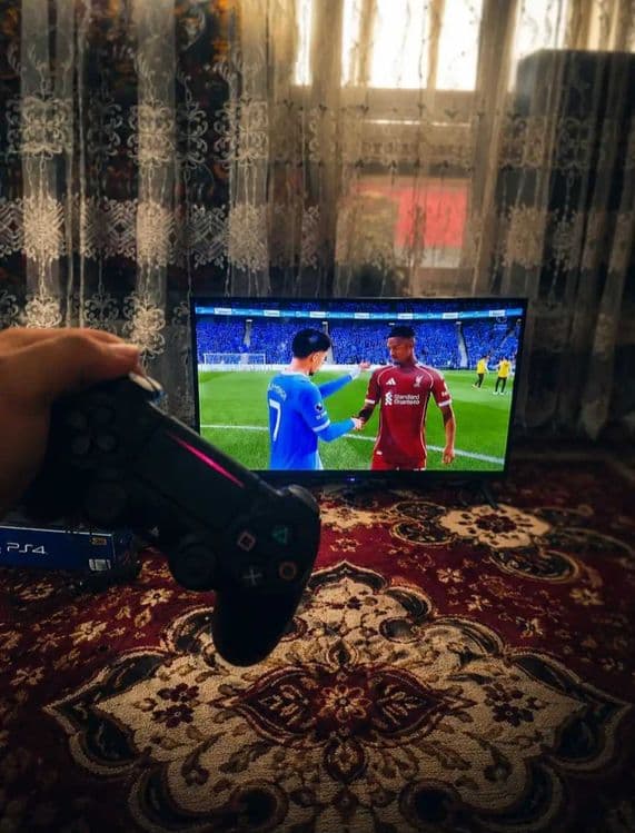 Playstation 4 slim ps4 — 2