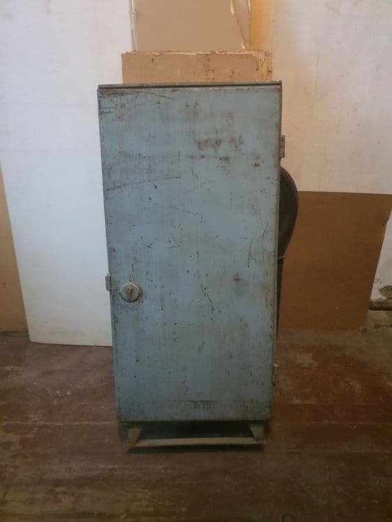 Продаётся Сейф 113×50×35 — 1