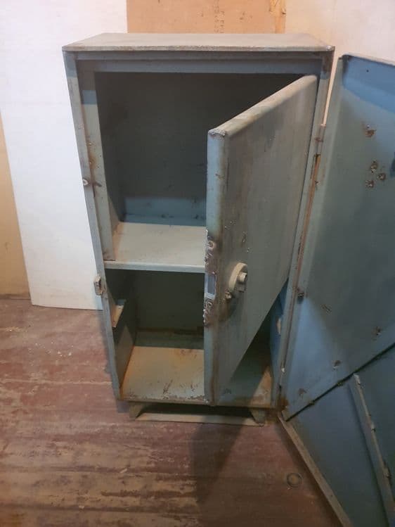 Продаётся Сейф 113×50×35 — 6