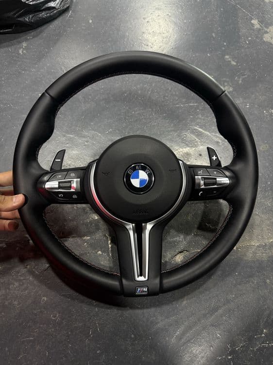 Bmw rul ideal holatda ftulka qoqilgan — 1