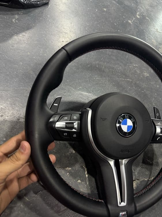 Bmw rul ideal holatda ftulka qoqilgan — 2