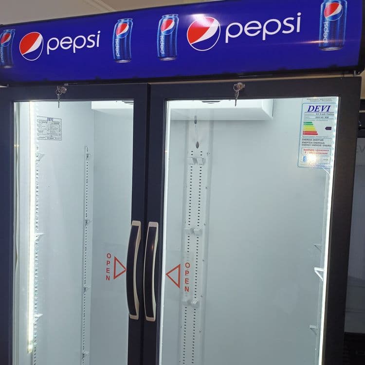 СКИДКА !!! Продаются витринные холодильник. — 2