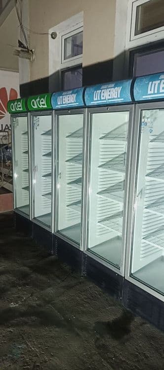 Витрина холодильники срочно продается — 2