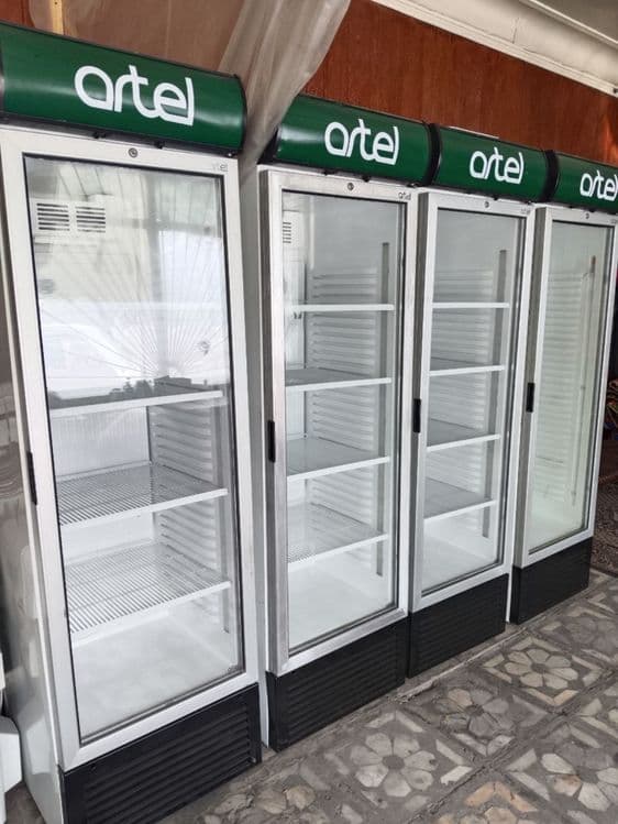 Vitrina holadilnik Artel — 1
