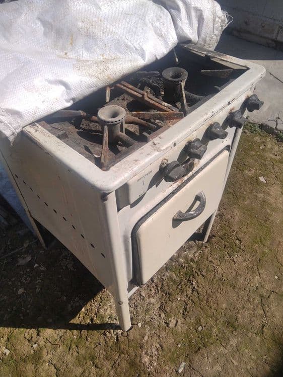Gaz plita sotiladi — 2