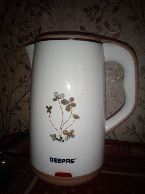 Чайник электрический GEEPAS GK6138N  245000 сум — 1