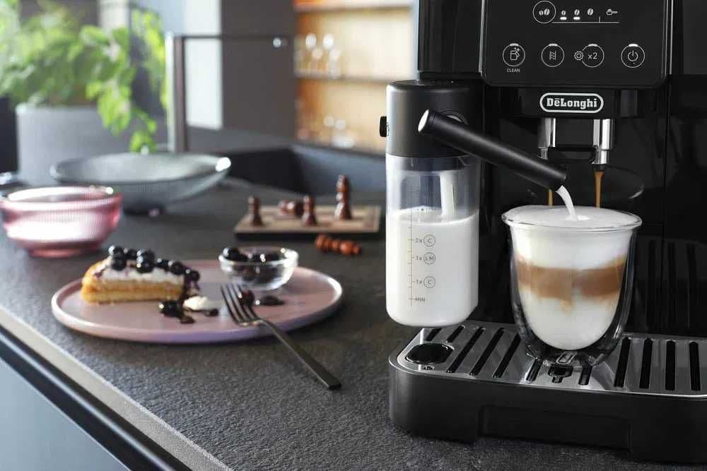 Кофемашина от DeLonghi товарь всё афитцалная гарантия ест +доставка — 5