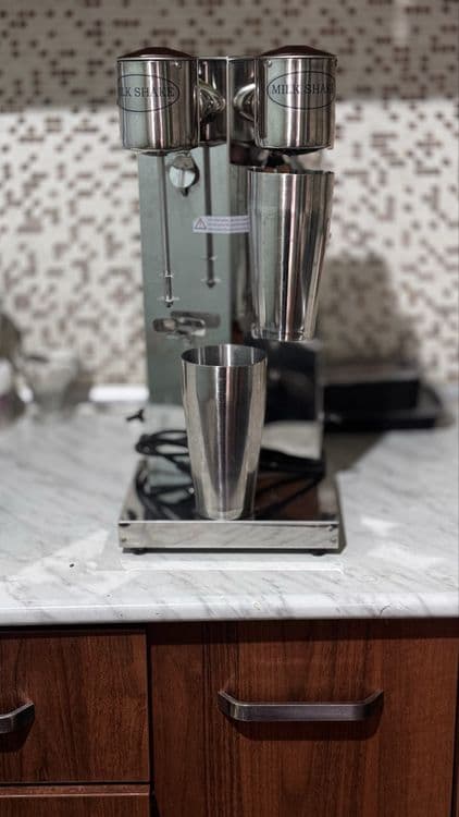 Koktel aparat sotiladi — 1