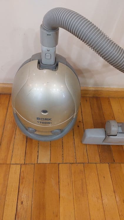 Пылесос марки BORK  1700W MAK — 2