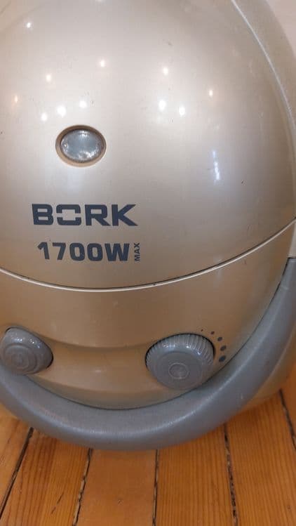 Пылесос марки BORK  1700W MAK — 3