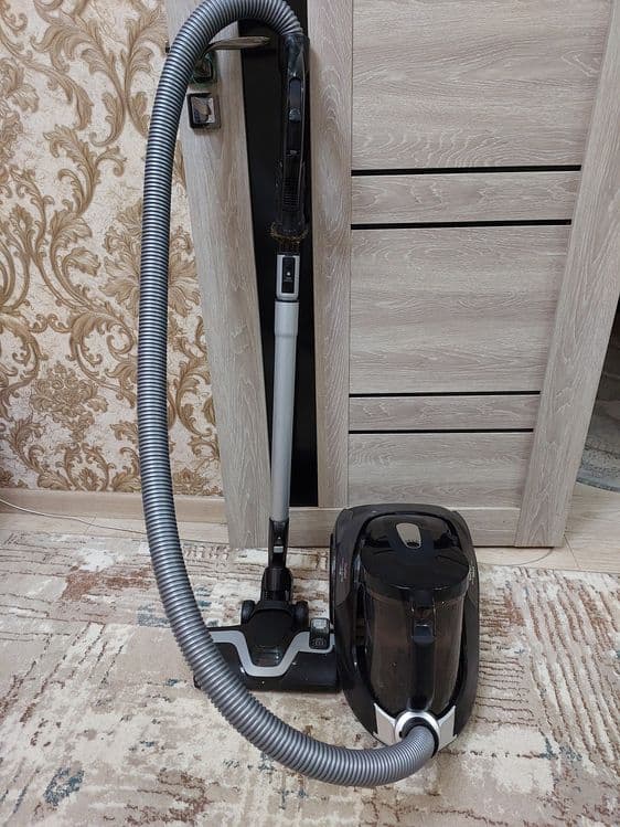 Пылесос фирмы"Tefal"В хорошем сострянии Работает отлично Торг уместет — 2