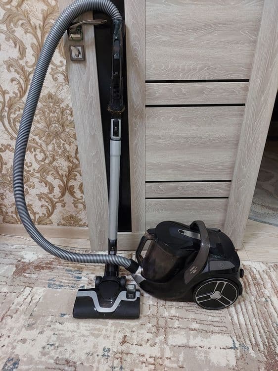 Пылесос фирмы"Tefal"В хорошем сострянии Работает отлично Торг уместет — 3