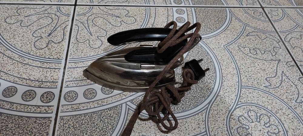 Утюг маленький на 127 вольт — 1