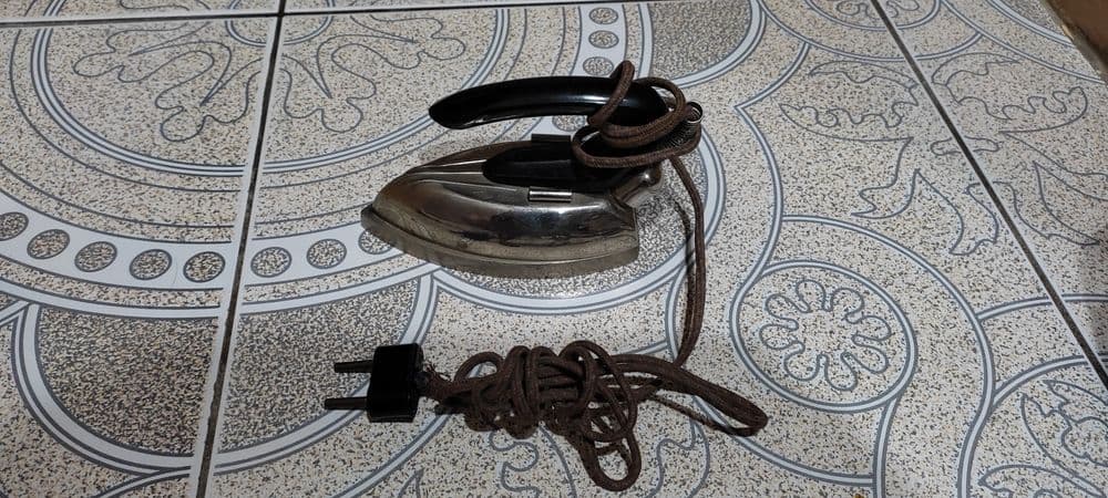 Утюг маленький на 127 вольт — 2