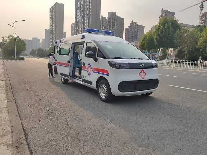 Электрическая машина скорой помощи Maxus V1 Ambulance/ пробег 385 км — 1