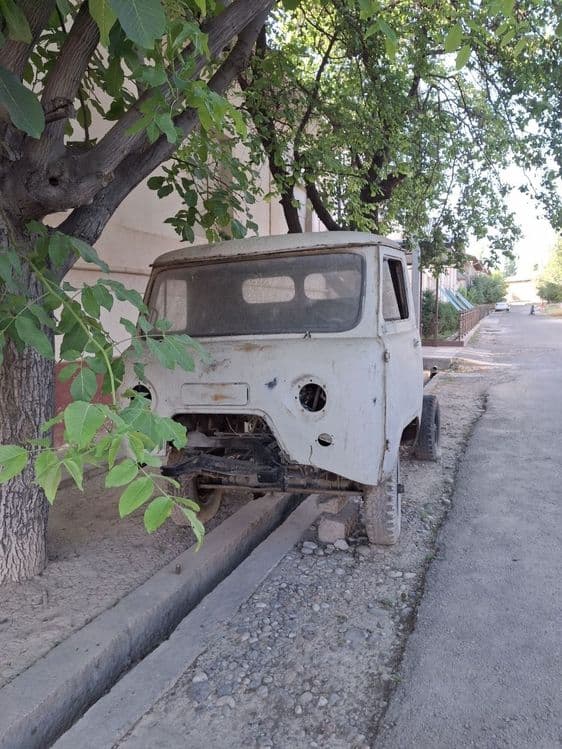Уаз 3303  kuzov bortli... ishlab chiqarilgan yili: 1990  zapchasi bor