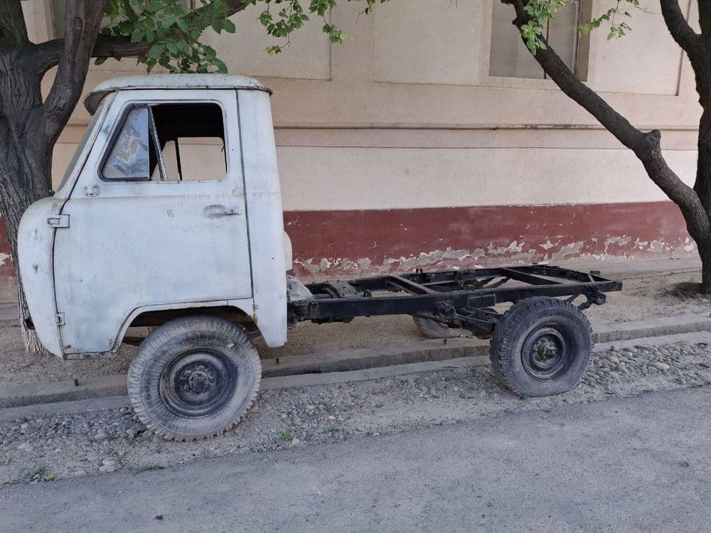 Уаз 3303  kuzov bortli... ishlab chiqarilgan yili: 1990  zapchasi bor — 2