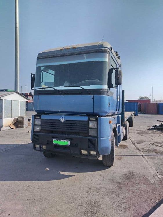 Организация продаёт тягач RENAULT — 4