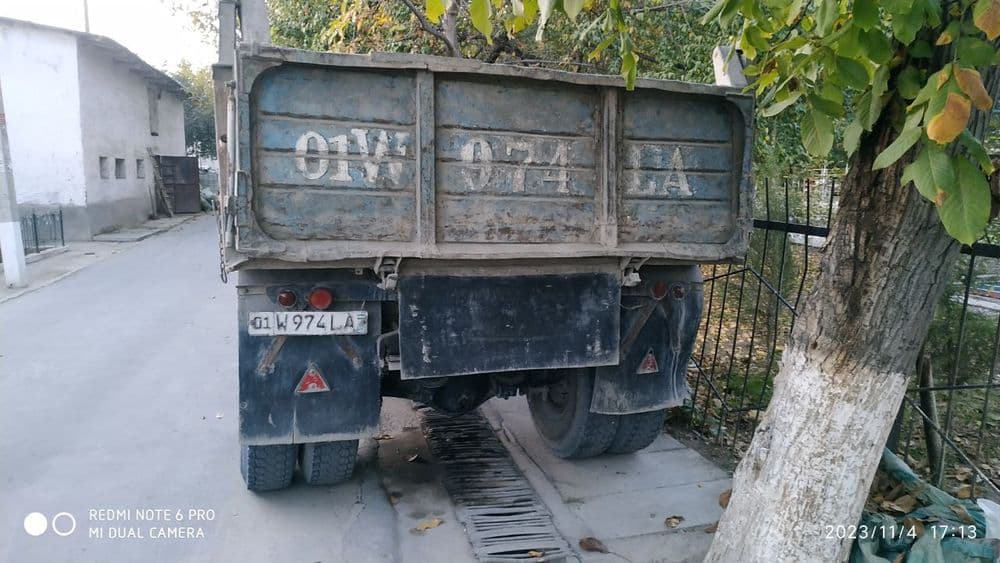 Zil 130 samosval — 2