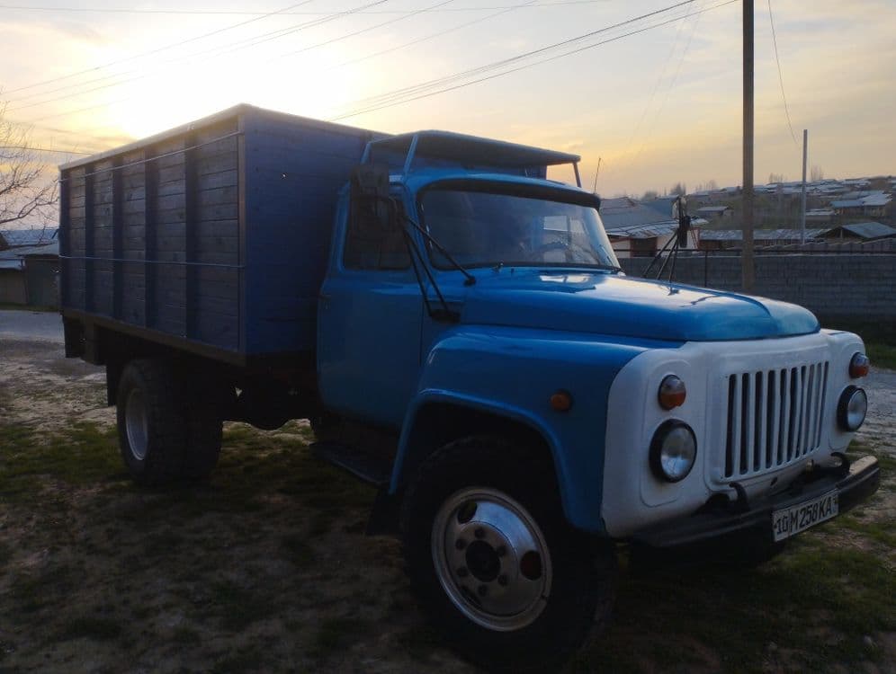 Gaz 53 bortli sotiladi — 2