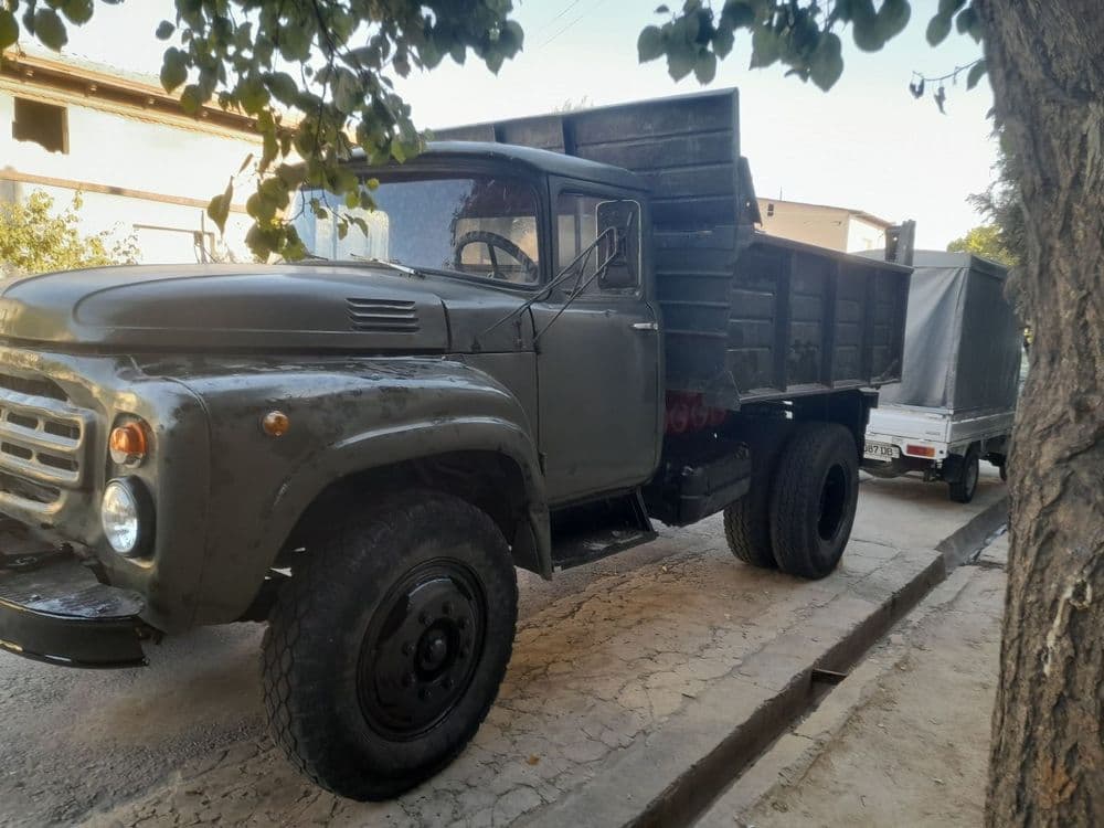 Zil sotiladi yoki obmen bor laboga — 2