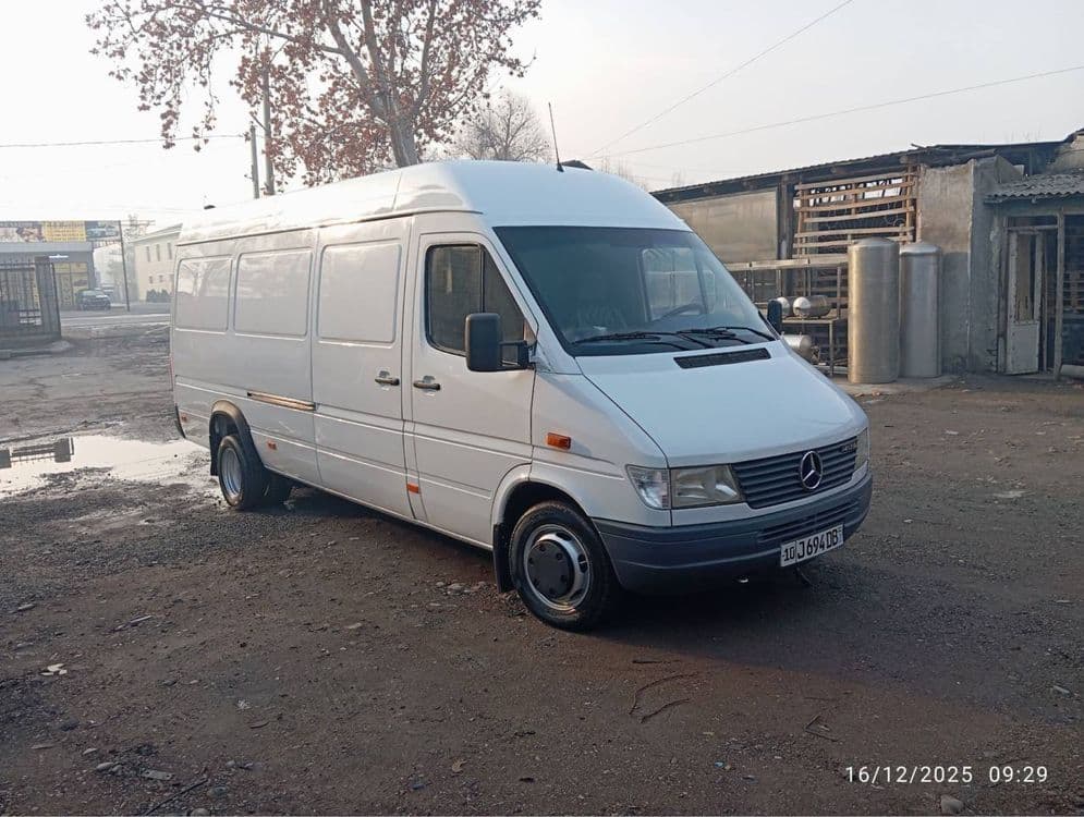 Mersedes Benz Sprinter — 1