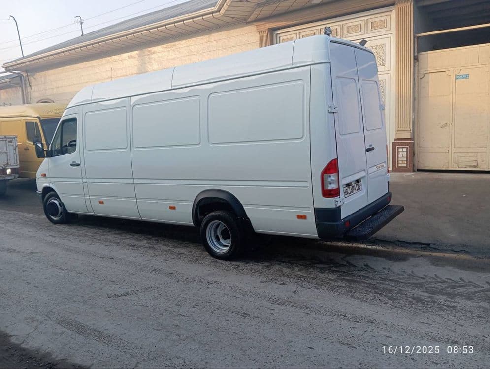 Mersedes Benz Sprinter — 2