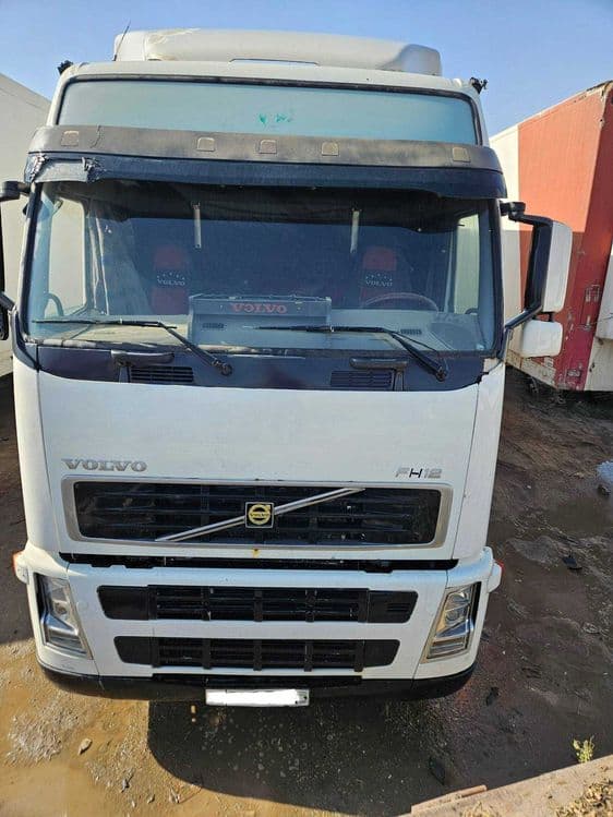 тягач Volvo FH12 2003 механика Volvo ва рефрижератор прицеп сотилади