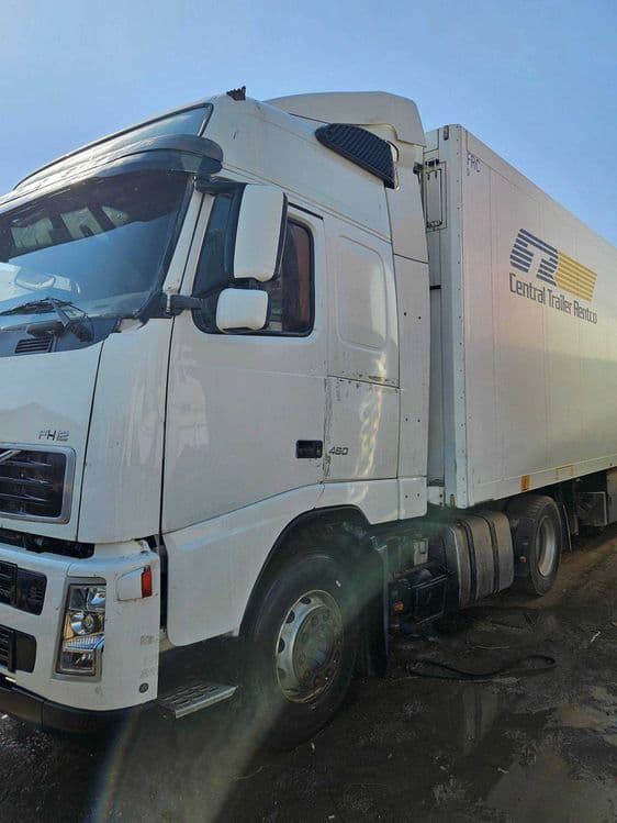 тягач Volvo FH12 2003 механика Volvo ва рефрижератор прицеп сотилади — 2