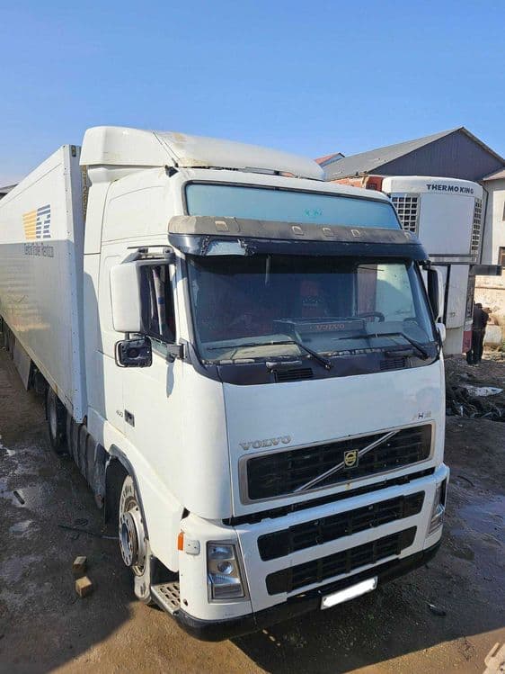 тягач Volvo FH12 2003 механика Volvo ва рефрижератор прицеп сотилади — 3