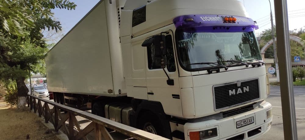 MAN F 2000 . Refrijerator CHERAU C 382 DR — 2