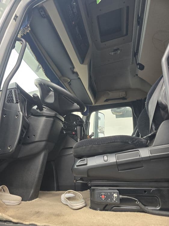 Mercedes Actros 18.45 Metan gaz нархи 40 000 Прицеп Кроне нархи 19 000 — 5