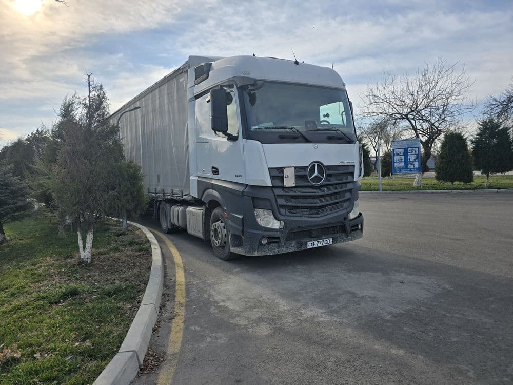 Mercedes Actros 18.45 Metan gaz нархи 40 000 Прицеп Кроне нархи 19 000 — 7