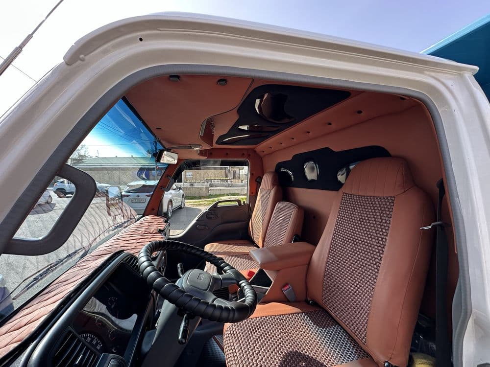 Isuzu samosval 2022 — 3