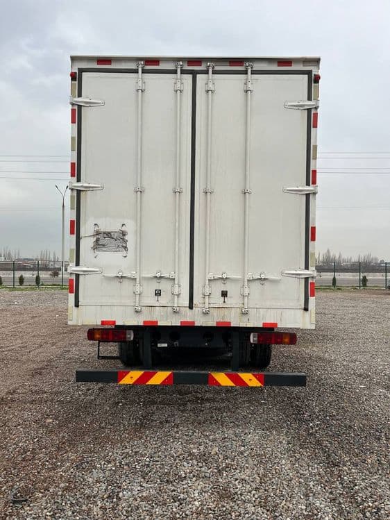 Faw 7.5 metr Furgon — 2