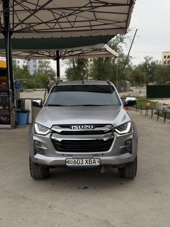 Isuzu D-Max 2023 pikap