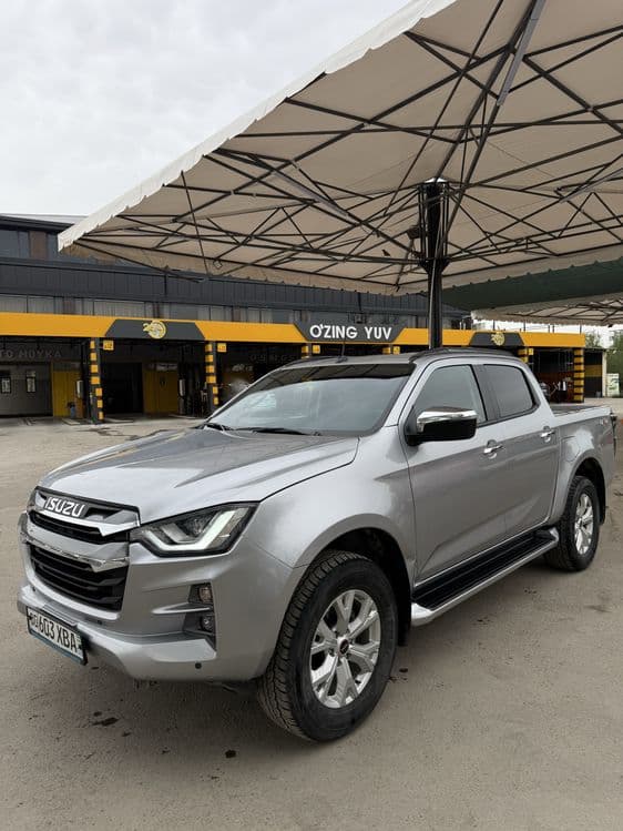 Isuzu D-Max 2023 pikap — 2