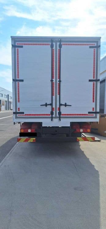 SHACMAN L3000 refrijerator — 3