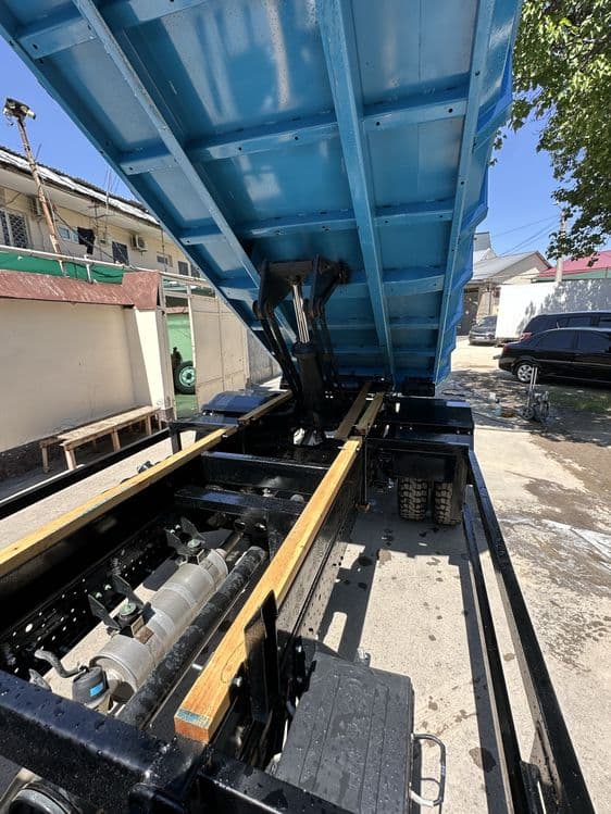 Isuzu samosval 2024 — 2