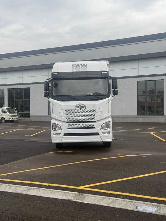 Сотувда мавжуд! Седельный тягач FAW JH6 CNG 4x2 — 3